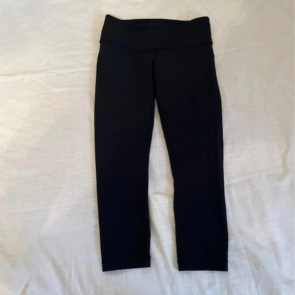 Black Lululemon capris 4 - Picture 1 of 7
